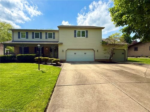 5520 Sharon Drive, Youngstown, OH, 44512 | Card Image