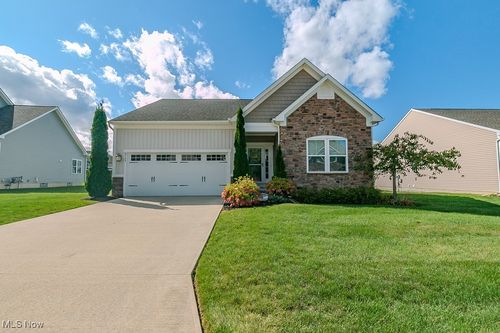 8724 Summer Wind Ln, Mentor, OH, 44060-1586 | Card Image