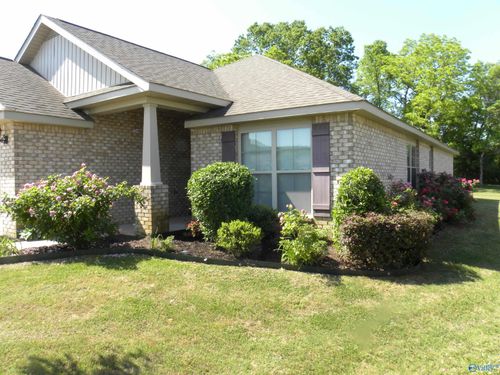 202 Ashbrook Cir, Harvest, AL, 35749-2203 | Card Image