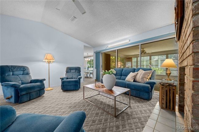 Living Room | Image 40