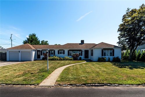 8 Somerset Rd, Cranston, RI, 02910-4827 | Card Image