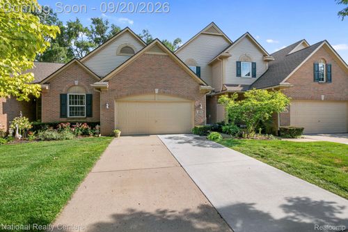 8019 Springdale Dr, White Lake, MI, 48386-4542 | Card Image