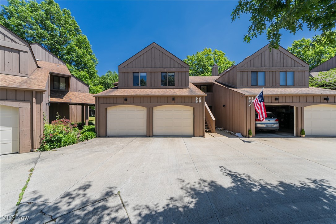 Landings Way, Avon Lake, OH 44012