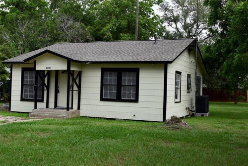 2021 Ducros St, Bay City, TX, 77414-3108 | Card Image
