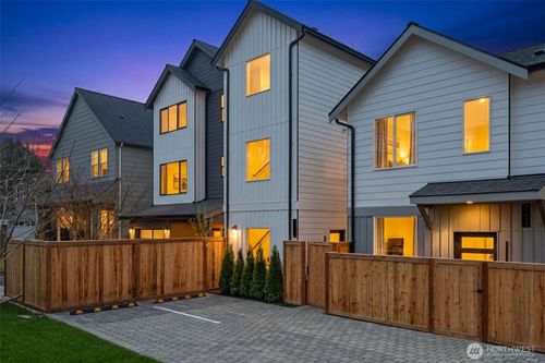 b-11011 Goodwin Way Ne, Seattle, WA, 98125-6538 | Card Image