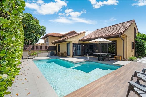 1017 Ne 202nd Ln, Miami, FL, 33179-2525 | Card Image