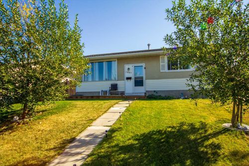 1251 Penedo Cres Se, Calgary, AB, T2A3N7 | Card Image