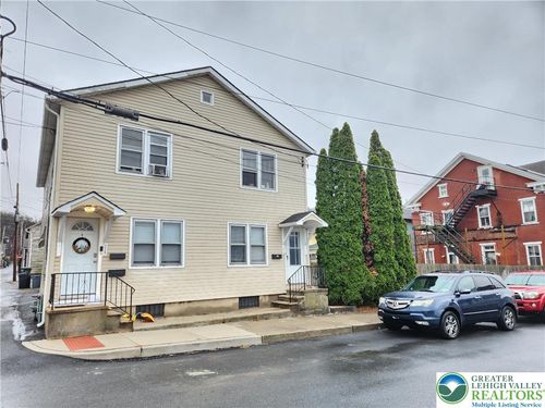 213 E Franklin St, Slatington, PA, 18080-1802 | Card Image