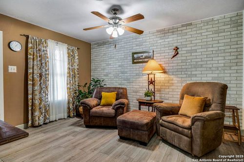 943 Deely Pl, San Antonio, TX, 78221-3042 | Card Image