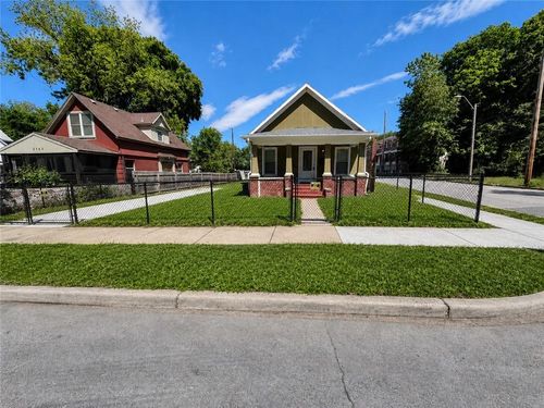 2947 Garfield Ave, Kansas City, MO, 64109-1620 | Card Image