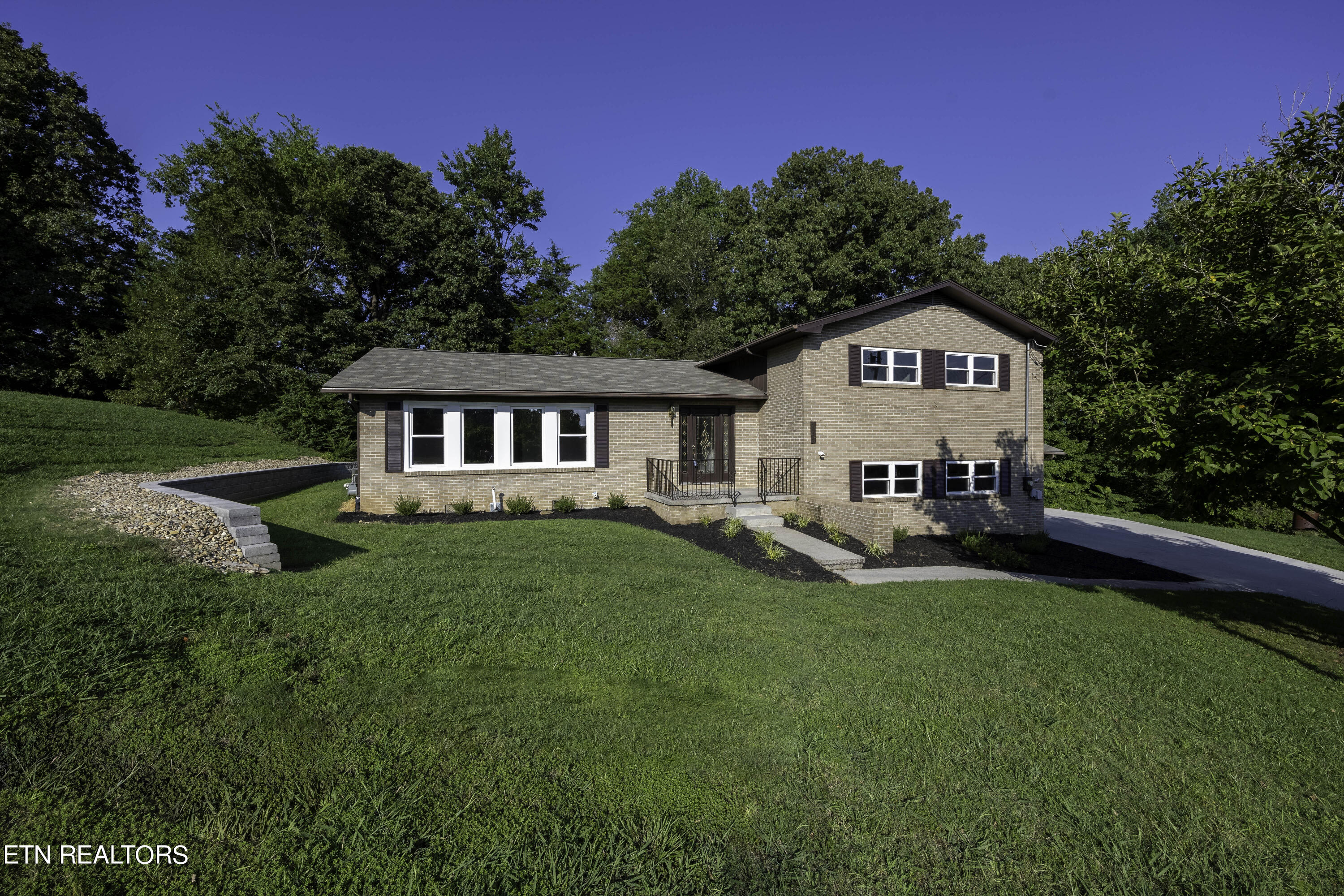 Shaker Dr, Knoxville, TN 37931