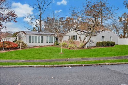 23 Bluff Cir, Smithtown, NY, 11788-3437 | Card Image