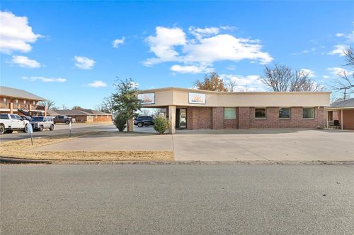 424 N State St, Weatherford, OK, 73096-5121 | Card Image