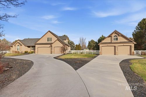 570 N Cove Colony Way, Eagle, ID, 83616-4676 | Card Image
