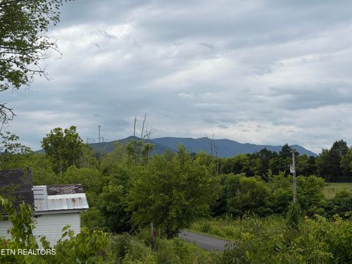 1366 Old Newport Hwy, Dandridge, TN, 37725-5502 | Card Image