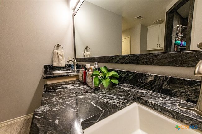 912 N Avenue G, House other with 4 bedrooms, 3 bathrooms and null parking in Shiner TX | Image 13
