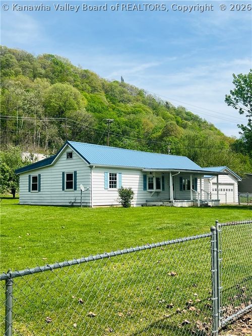 338 Davis Dr, Poca, WV, 25159-7303 | Card Image