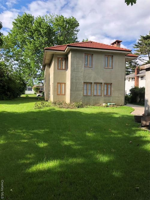 181 Walnut St, Lynbrook, NY, 11563-2053 | Card Image