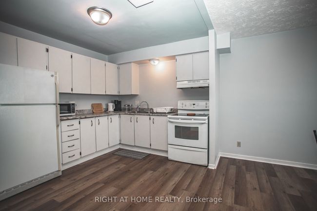 92 Farquhar Pl, House attached with 3 bedrooms, 2 bathrooms and 2 parking in Elliot Lake ON | Image 4