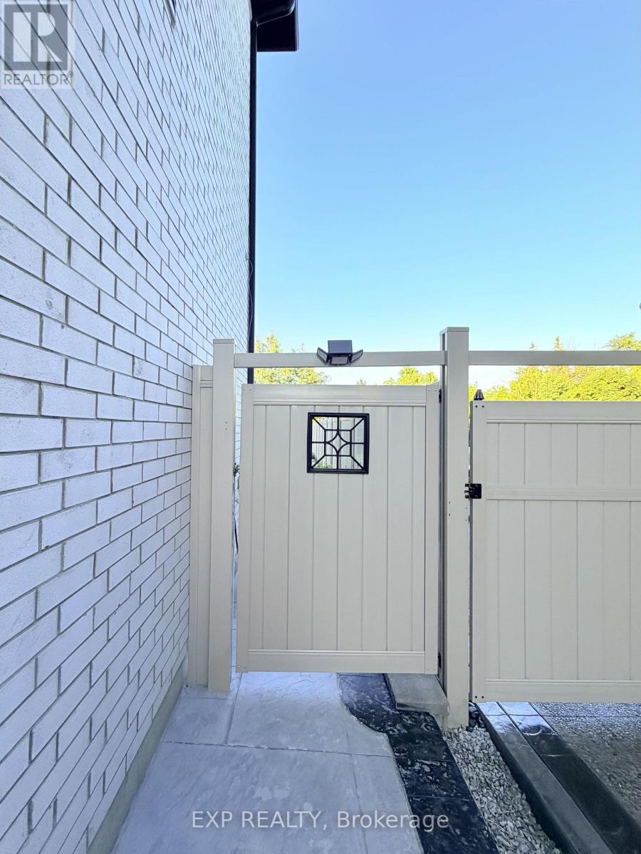 Residential Lease in Pickering (Highbush) 3