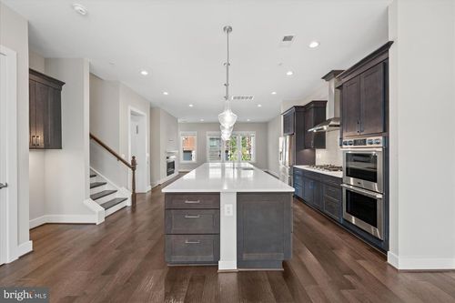 2-129 Market Sq Nw, VIENNA, VA, 22180-4455 | Card Image