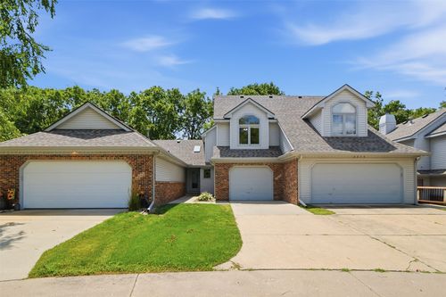 6846 Oakwood Dr, Urbandale, IA, 50322-1889 | Card Image