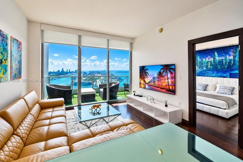 4403-900 Biscayne Blvd, Miami, FL, 33132-1561 | Card Image