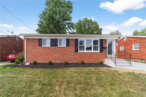 828 Livermore Ln, Elyria, OH, 44035-3012 | Card Image
