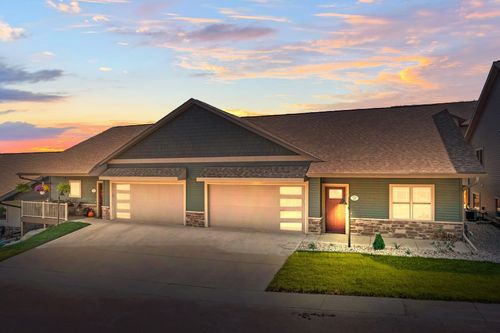 28 Sienna Hills Cir, MOUNT HOREB, WI, 53572-9500 | Card Image