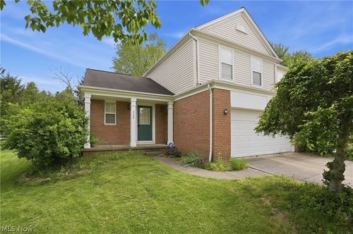 560 Canterbury Ln, Sagamore Hills, OH, 44067-4104 | Card Image