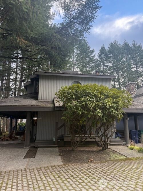 11-4612 170th Pl Ne, Redmond, WA, 98052-5609 | Card Image