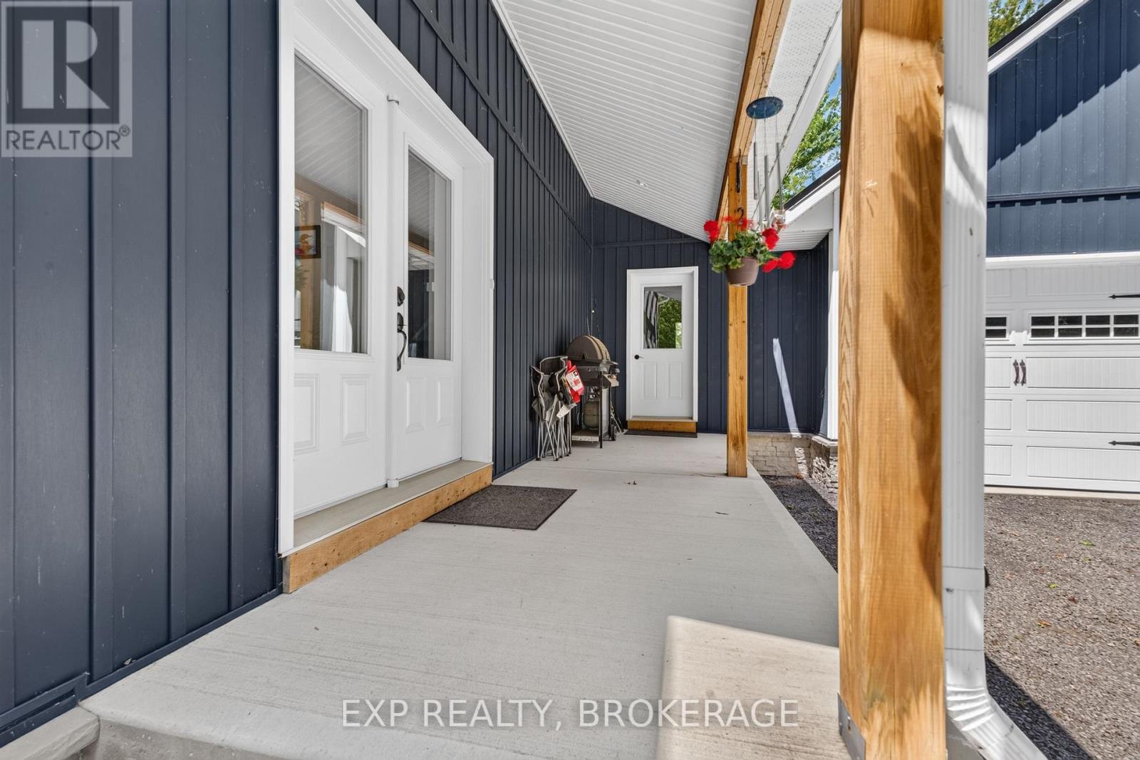 Residential in Frontenac (Frontenac South) 3