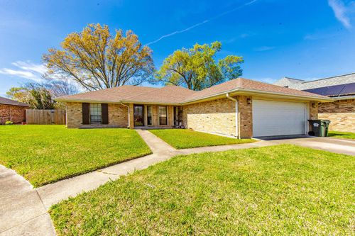 109 Victoria Dr, Houma, LA, 70360-6276 | Card Image