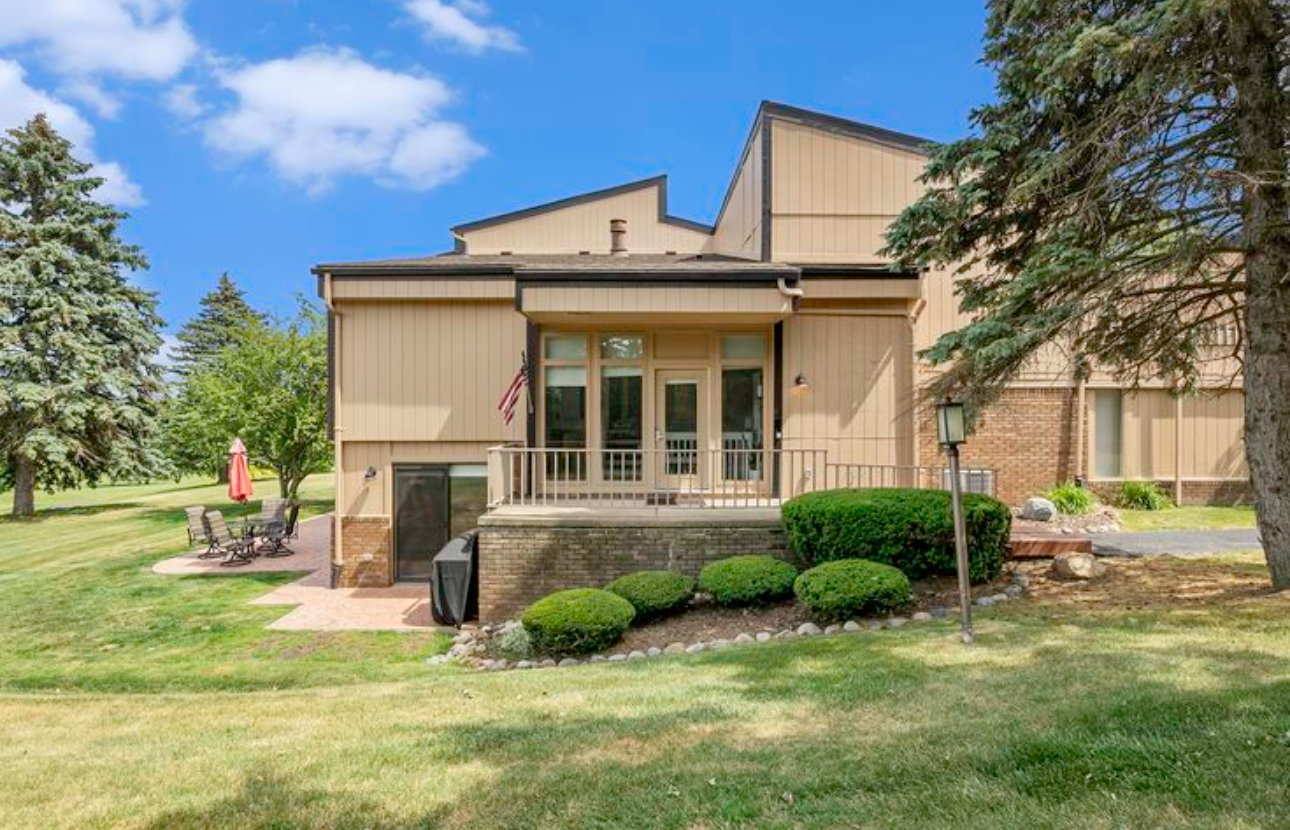 Golfview Ct, Rochester Hills, MI 48307