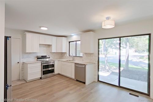 7103 Pebble Park Dr, West Bloomfield, MI, 48322-3506 | Card Image