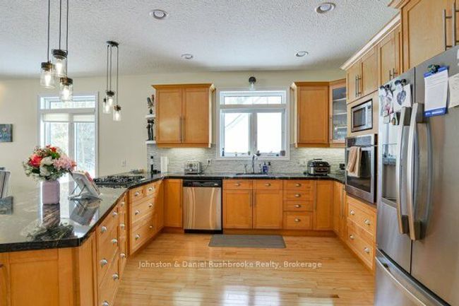 20 Twigs End, House other with 3 bedrooms, 3 bathrooms and 3 parking in Gravenhurst ON | Image 8