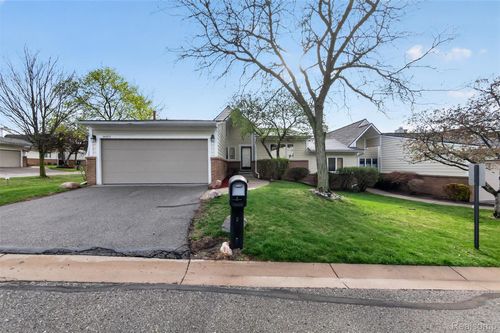 34973 Meadow Ln, Farmington Hills, MI, 48335-2531 | Card Image