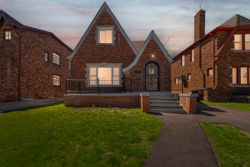 5541 Grayton St, Detroit, MI, 48224-2151 | Card Image
