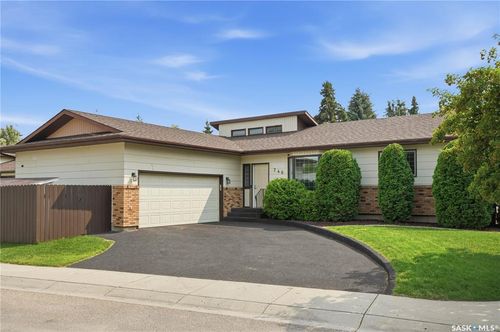 746 Wilkinson Way, Saskatoon, SK, S7N3L5 | Card Image