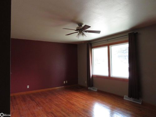 417 7th Ave Ne, Clarion, IA, 50525 | Card Image