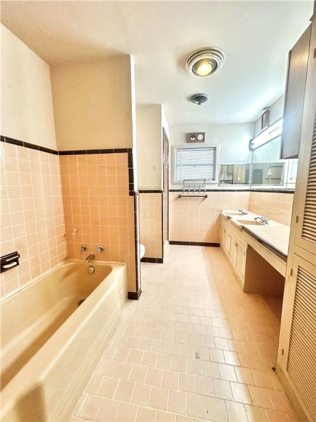 1316 Northwood St, House other with 2 bedrooms, 1 bathrooms and 4 parking in Alice TX | Image 7