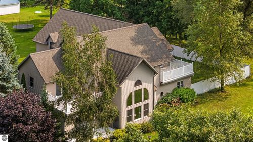 211 Bluff St, Eastlake, MI, 49626-9807 | Card Image