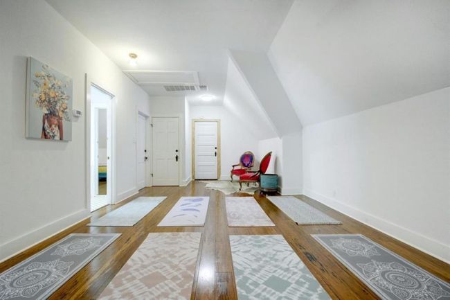 Upstairs main area | Image 24