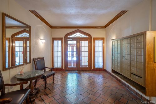 4d-100 Parkway Rd, Bronxville, NY, 10708-3637 | Card Image