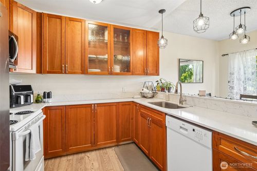 a101-23301 Lakeview Dr, Mountlake Terrace, WA, 98043-2814 | Card Image
