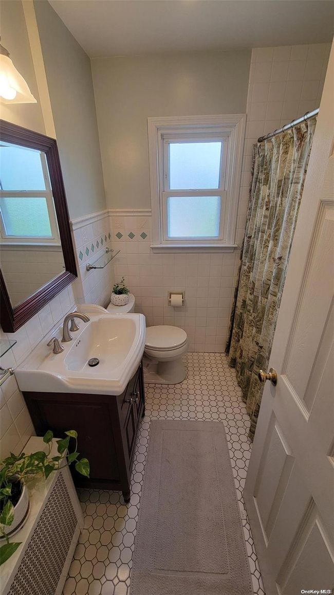 34 Evergreen Ln, House other with 4 bedrooms, 1 bathrooms and null parking in New Hyde Park NY | Image 8