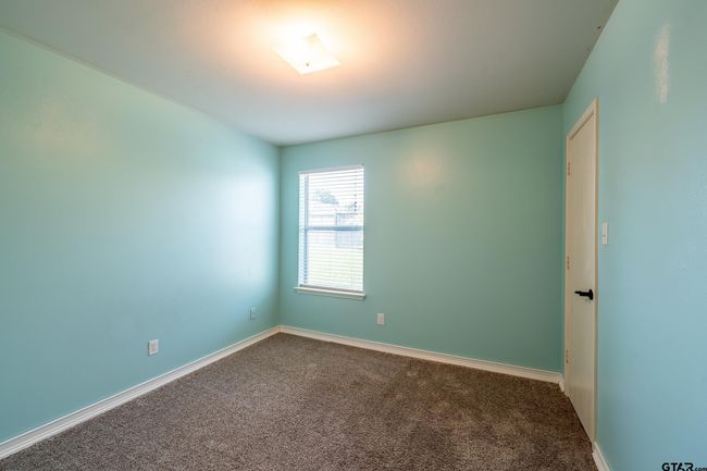 5709 Mustang Trl, House other with 4 bedrooms, 2 bathrooms and null parking in Tyler TX | Image 18
