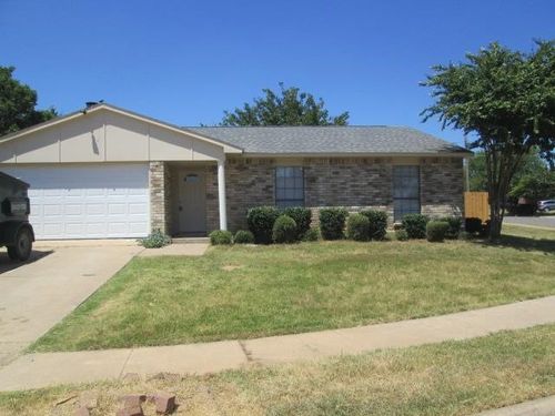 6329 Sunrise Dr, North Richland Hills, TX, 76182-4932 | Card Image