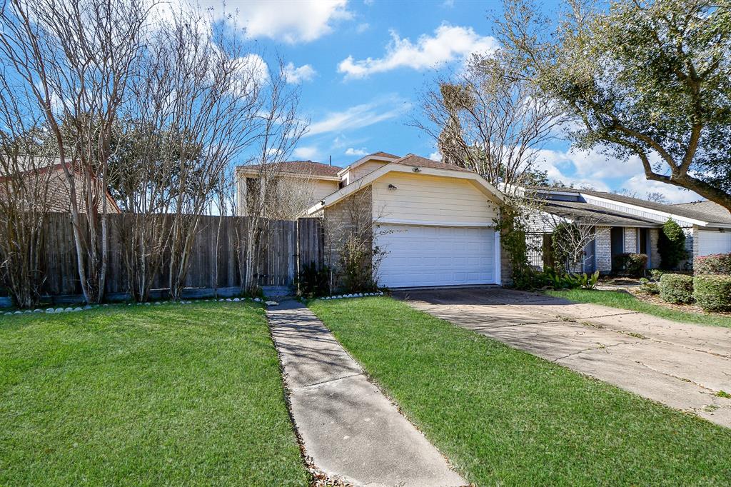 Meadow Valley Ln, Meadows Place, TX 77477