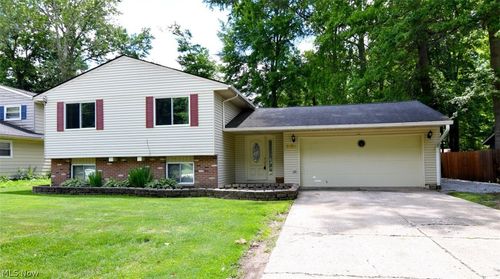 5454 Barton Rd, North Olmsted, OH, 44070-3834 | Card Image